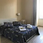 Serventi Longhi Hotel 2*