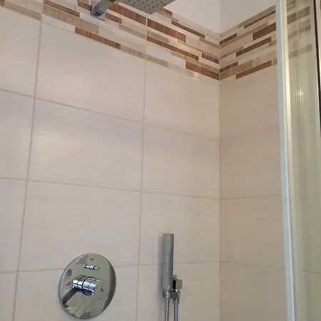 Serventi Longhi Hotel 2*