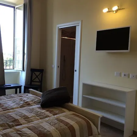 Serventi Longhi 2* Roma