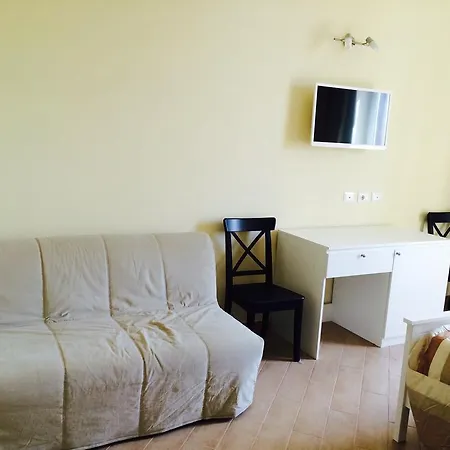 Serventi Longhi 2* Roma