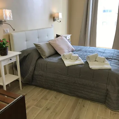 Serventi Longhi Hotel 2*