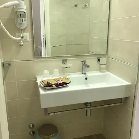 Serventi Longhi 2* Roma