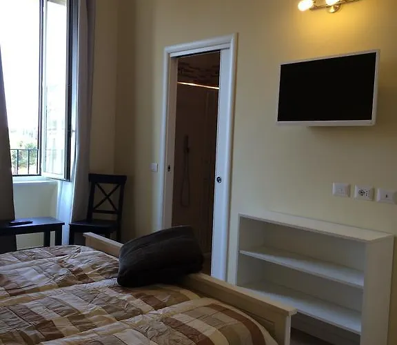 세르벤티 롱히 룸스 2* 로마