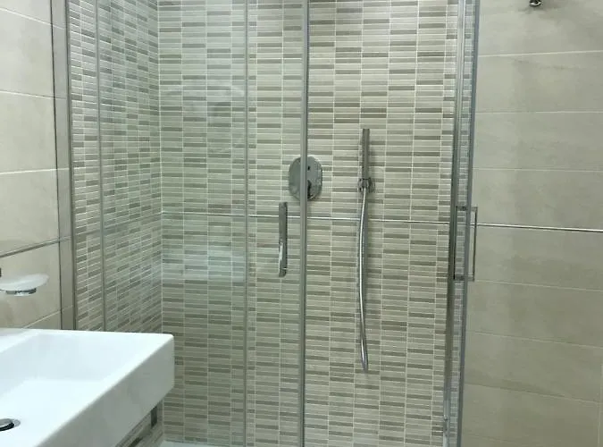 세르벤티 롱히 룸스 호텔